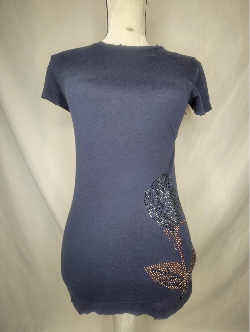 Glamour Campaign by Fred Naggar Distressed T Shirt w/ Rose Rhinestones Navy Sz M